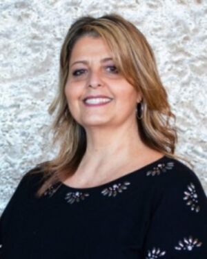 Mindy- Manager/Cosmetologist Suntree